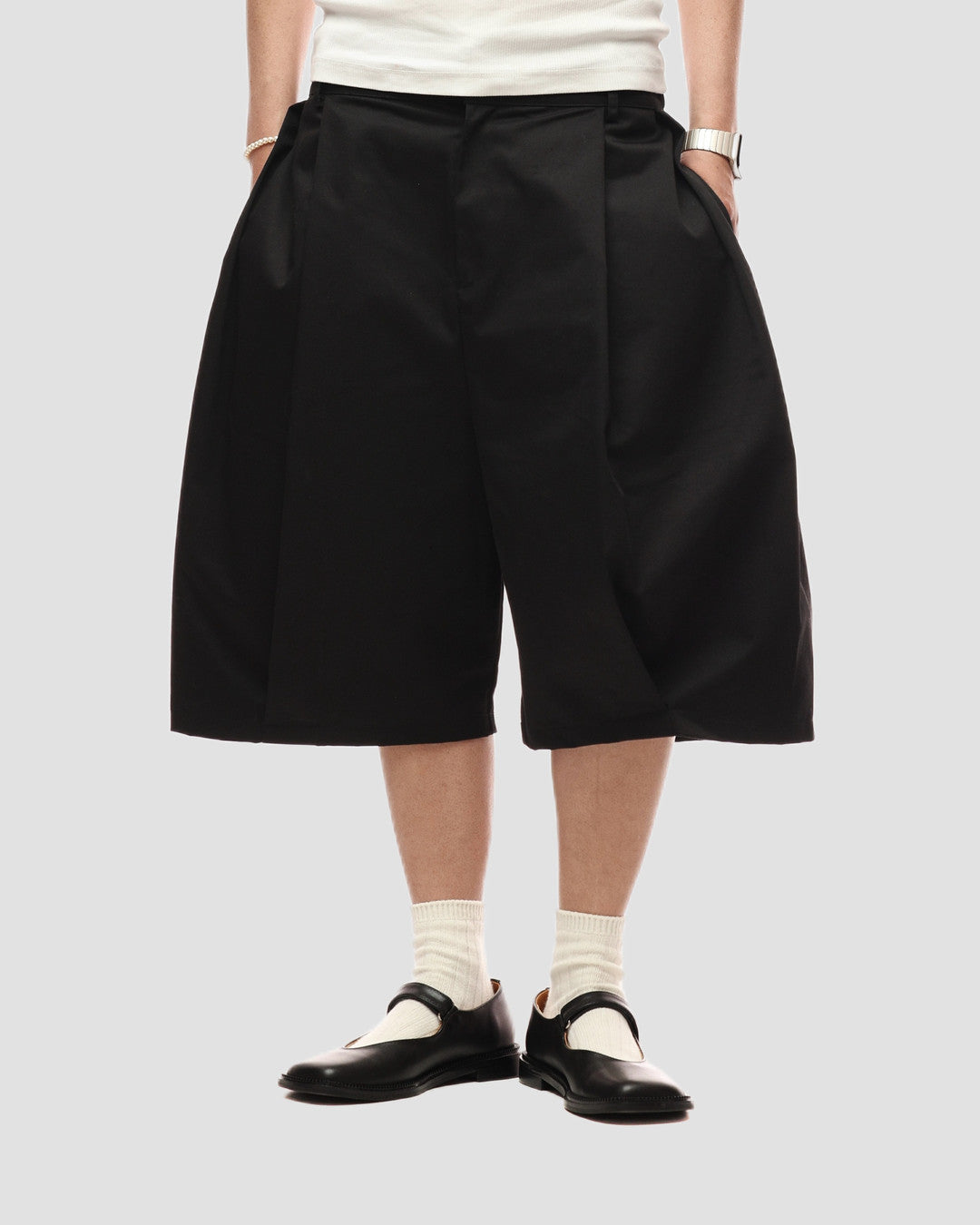 Coated Double-Pleat Wide Shorts worn on model, image 04