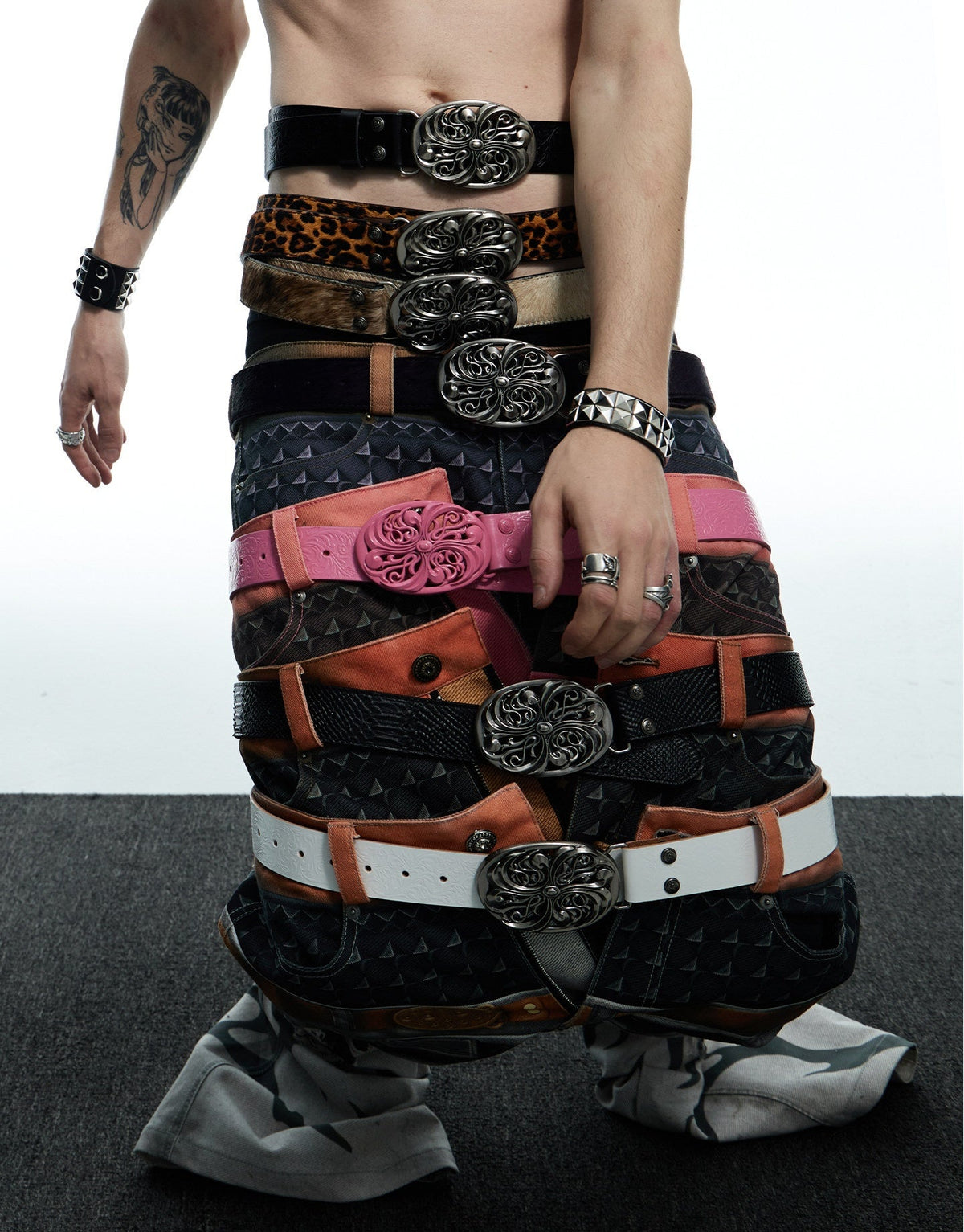 DND4DES PINK FLORAL BUCKLE BELT; Pink; worn view