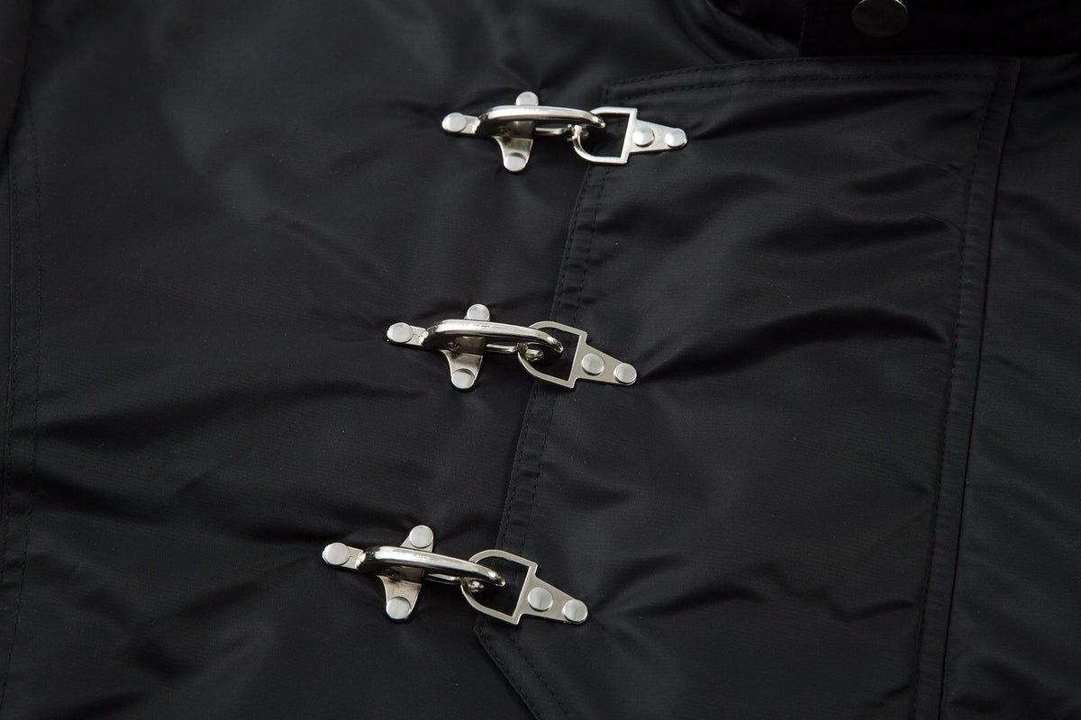 MCCNN FUR HOOD BUCKLE JACKET; Black; design detail