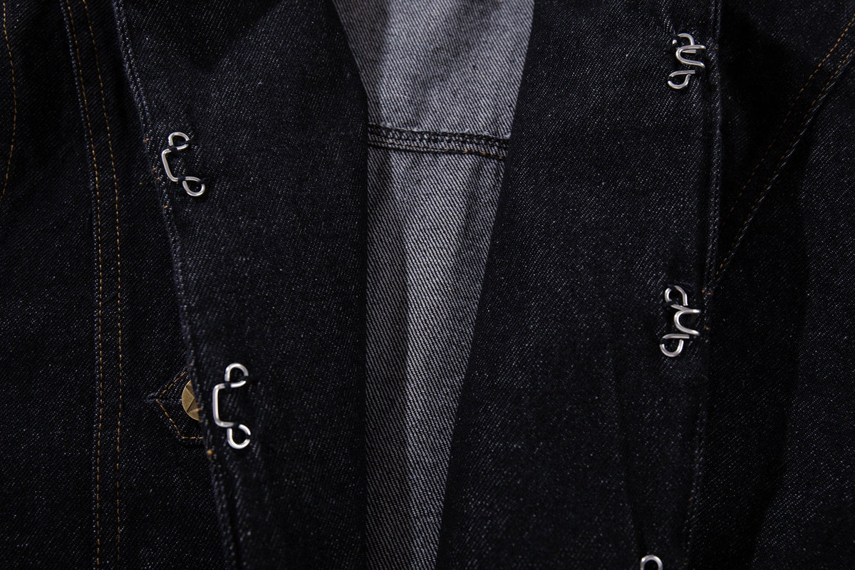MCCNN DOUBLE ROW BUTTON TRUCKER JACKET; Black; garment construction detail