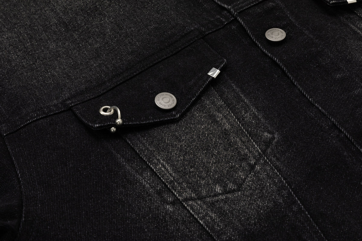 STAFFPICK GRADIENT WASH TRUCKER JACKET; Black; garment construction detail