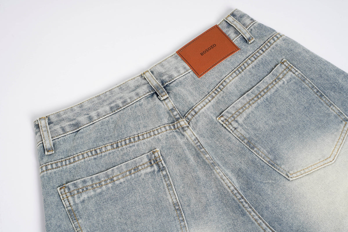 BOSOZO OVERSIZED CARGO POCKET JEANS; Blue; garment construction detail
