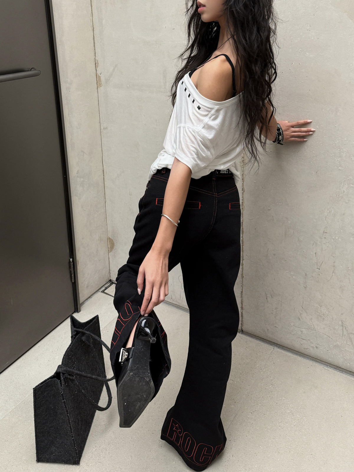 DETW GRAPHIC PATCH POCKET JEANS; Black; model view