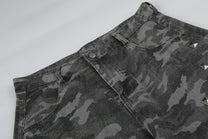 GEESAS CAMO CURVED JEANS; Gray; garment construction detail