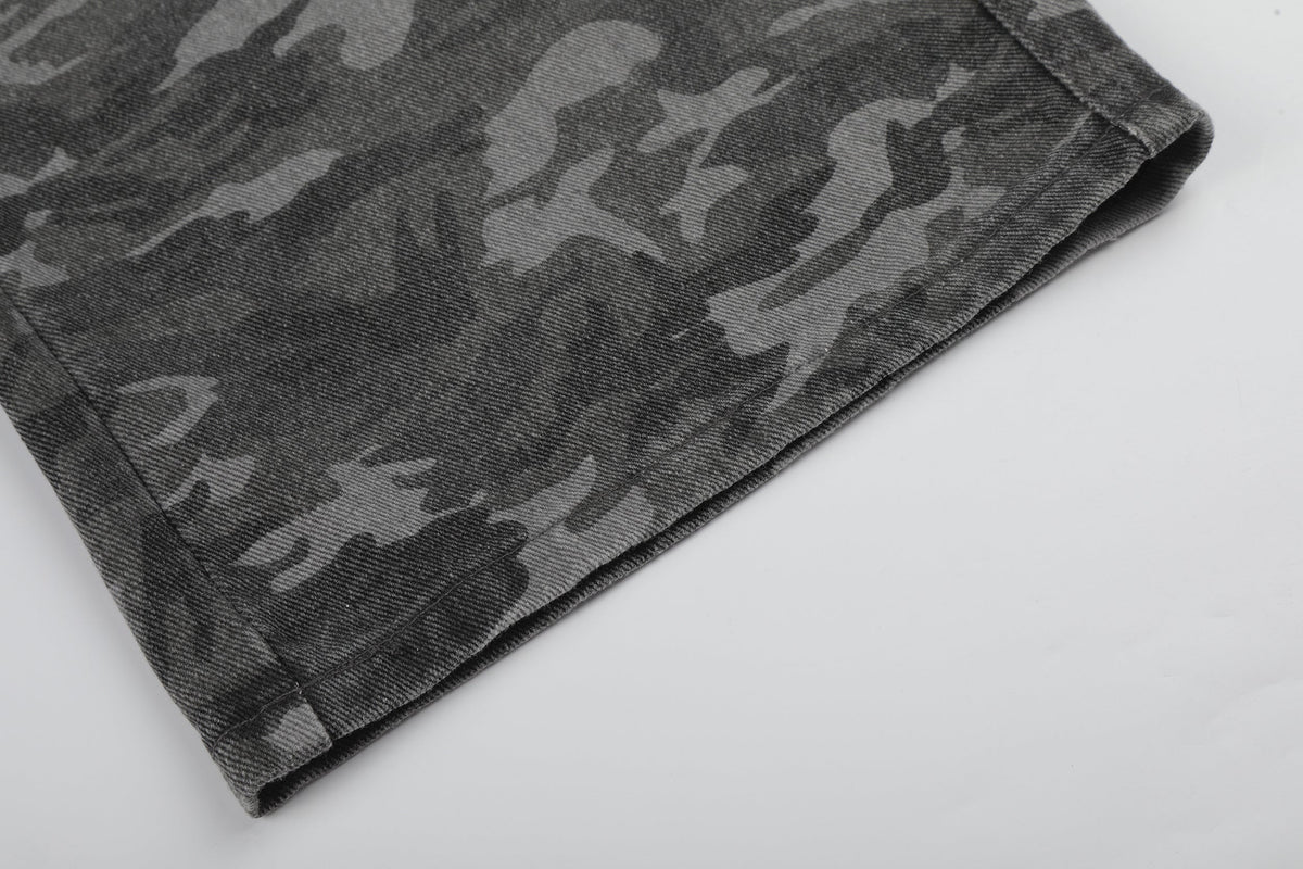 GEESAS CAMO CURVED JEANS; Gray; garment construction detail
