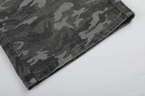 GEESAS CAMO CURVED JEANS; Gray; garment construction detail
