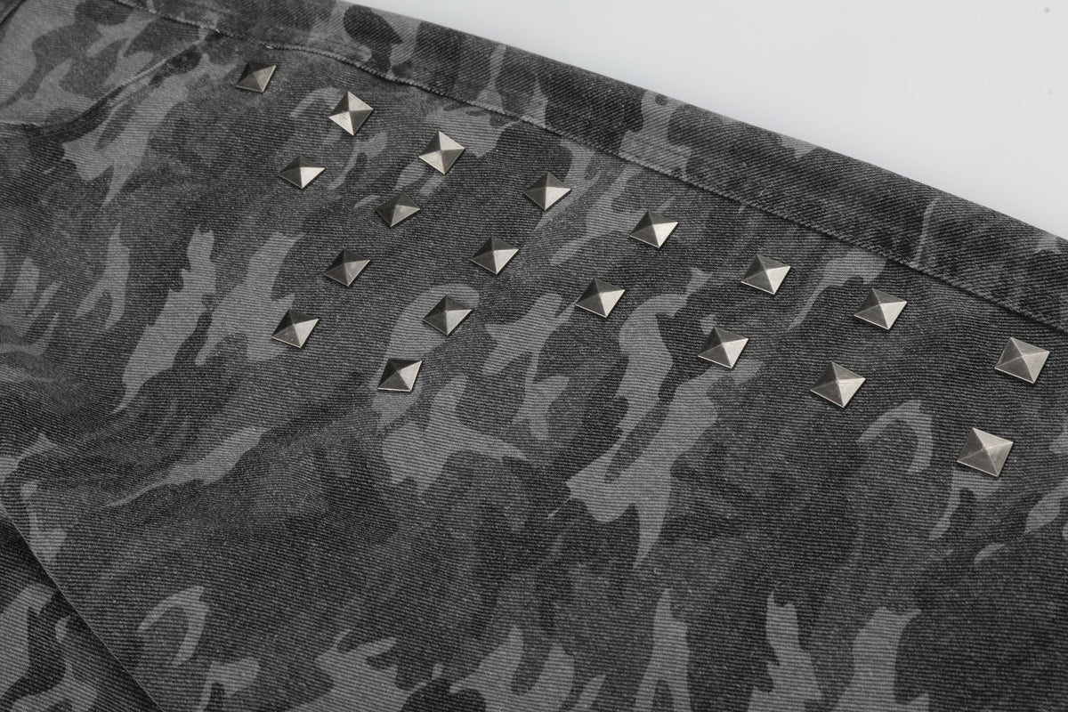 GEESAS CAMO CURVED JEANS; Gray; design detail