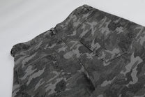 GEESAS CAMO CURVED JEANS; Gray; garment construction detail