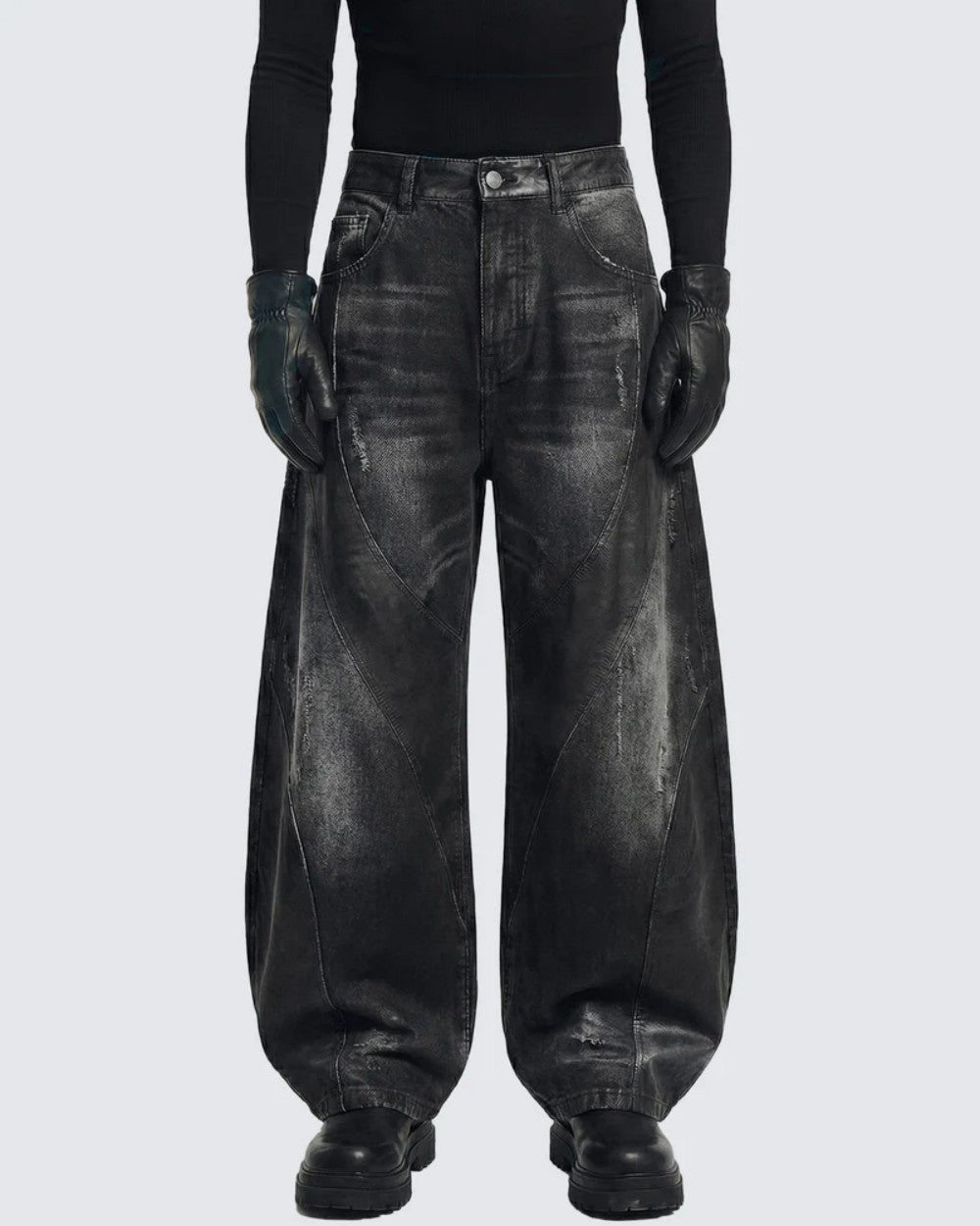 GUO WEAR WASHED CURVED LEG JEANS; Gray; model view