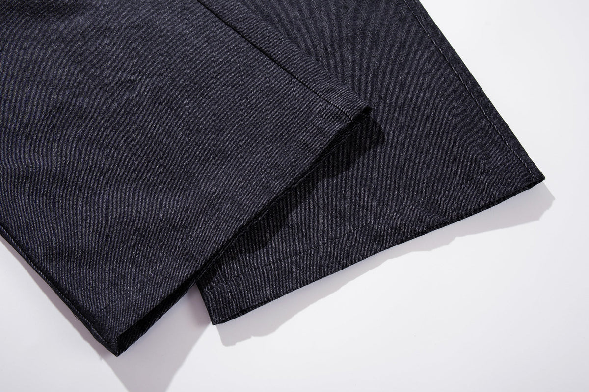 MCCNN DIAGONAL CROSS POCKET JEANS; Blue; garment construction detail