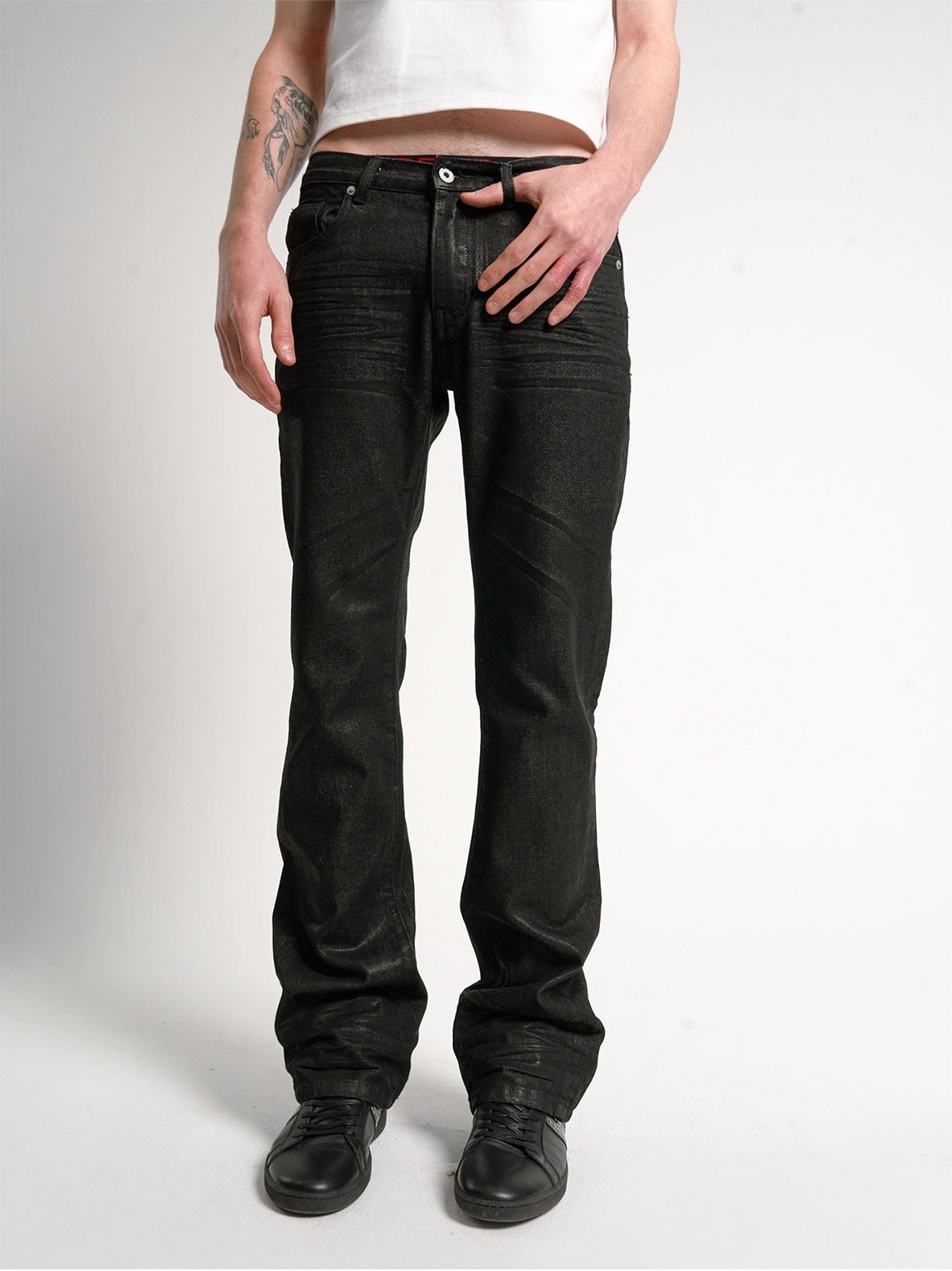NO E MOSEN WAXED WHISKER FLARED JEANS; Black; model view