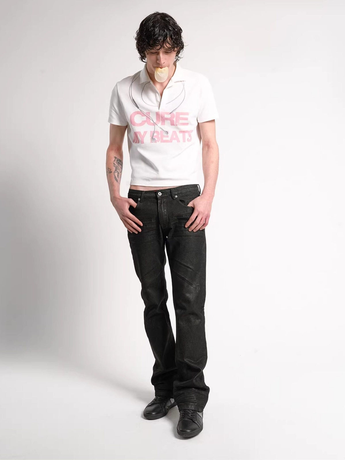NO E MOSEN WAXED WHISKER FLARED JEANS; Black; model view