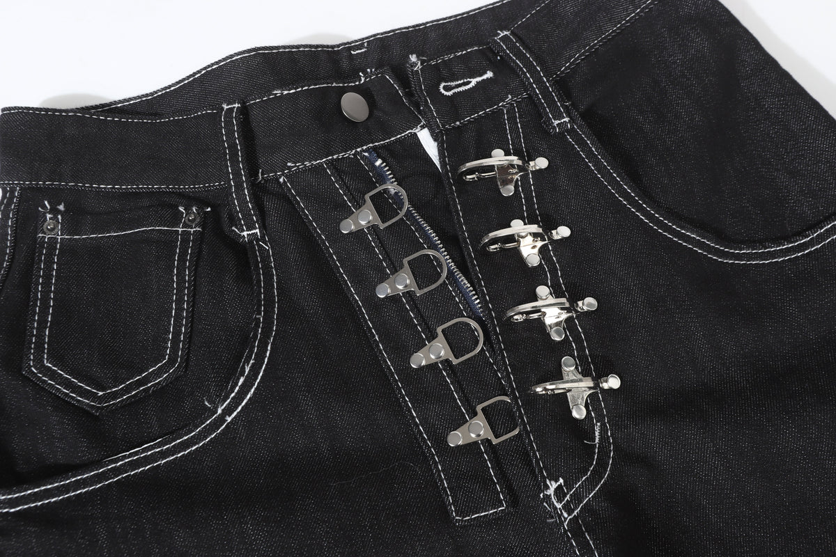 UNF BUTTON RAW BAGGY BARREL JEANS; Black; garment construction detail