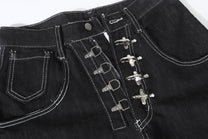 UNF BUTTON RAW BAGGY BARREL JEANS; Black; garment construction detail