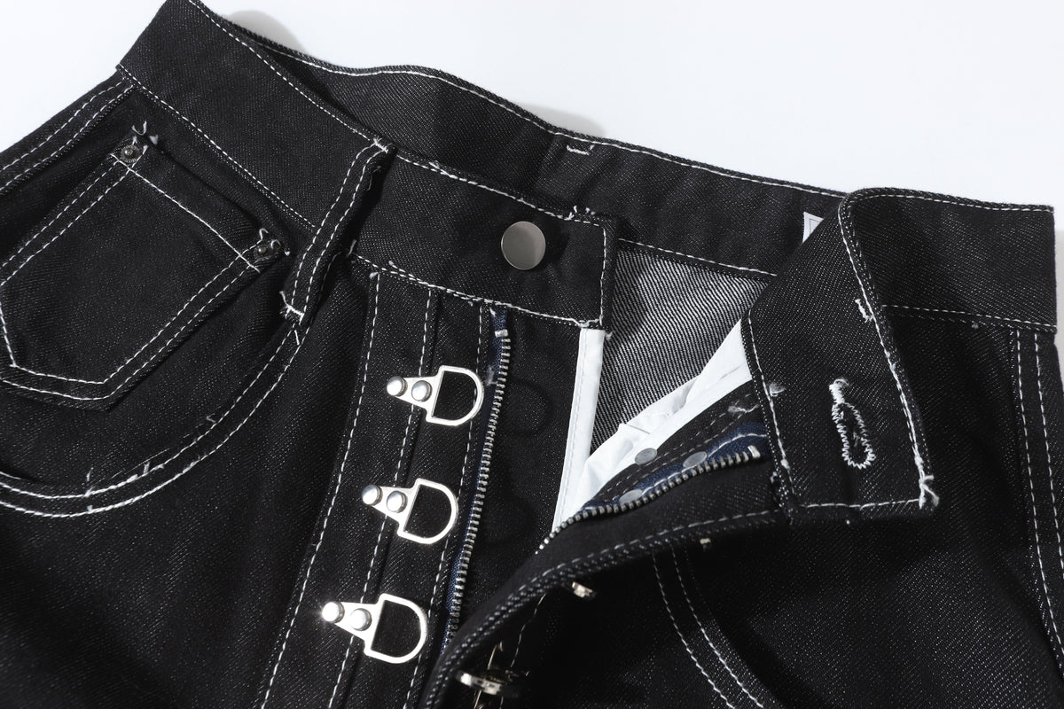 UNF BUTTON RAW BAGGY BARREL JEANS; Black; garment construction detail