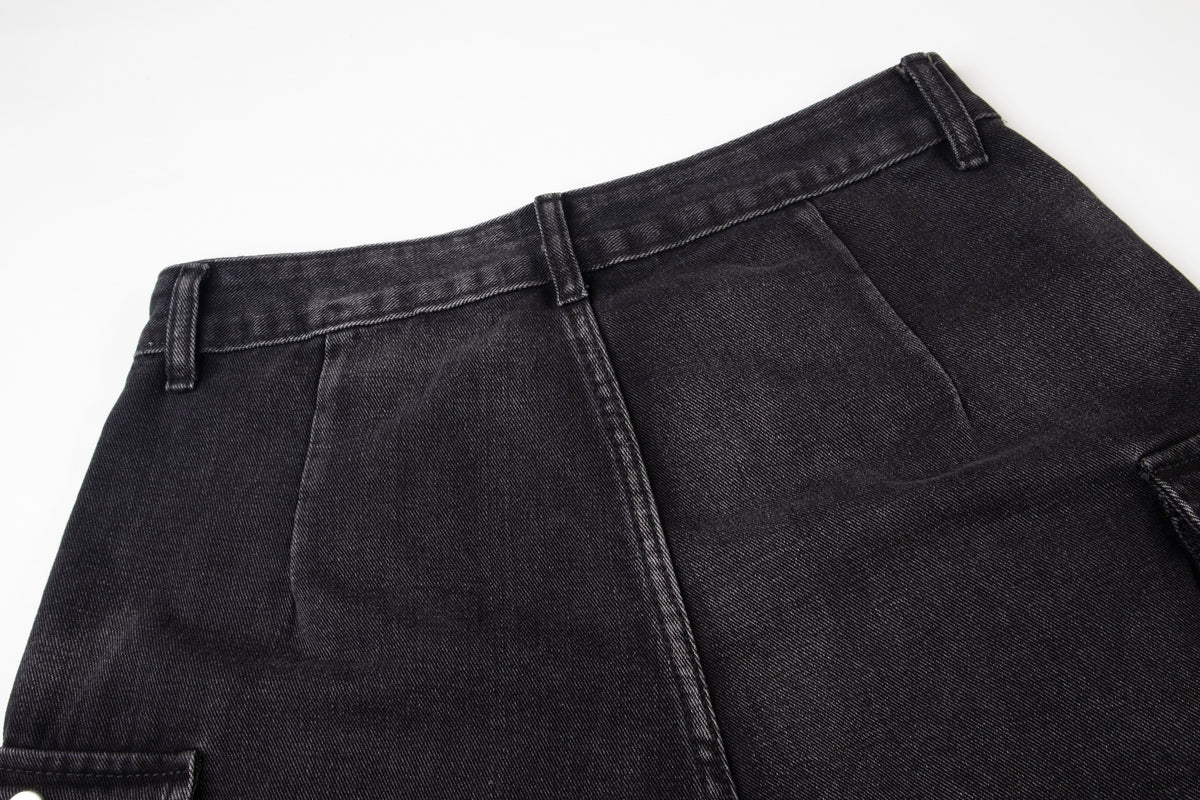 ZHANLAI LAYERED CARGO PANEL JEANS; Black; garment construction detail