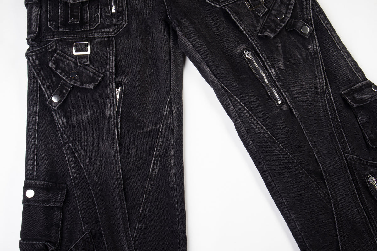 ZHANLAI LAYERED CARGO PANEL JEANS; Black; garment construction detail