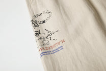 11KN THIGH POSTER PRINT PANTS; Linen; design detail