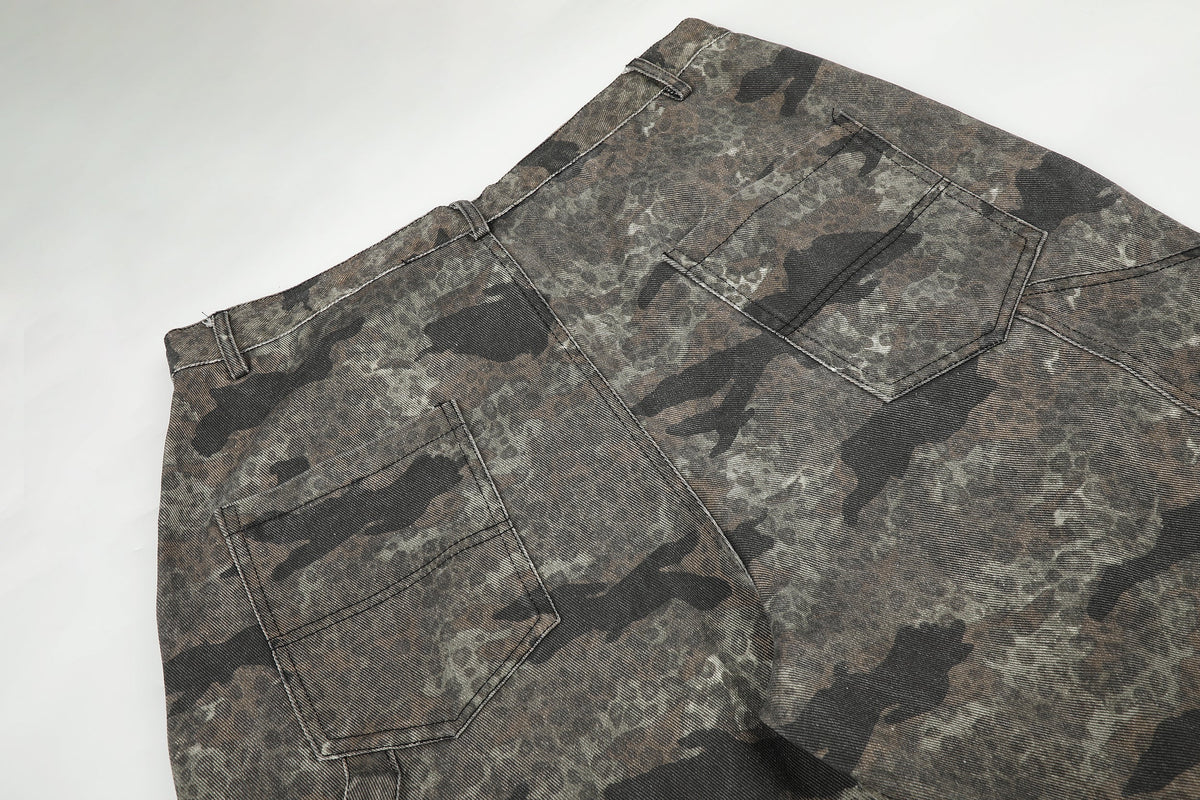 BLACK ENERGY LEOPARD CAMO PATCHWORK CARGO PANTS; Camo; garment construction detail