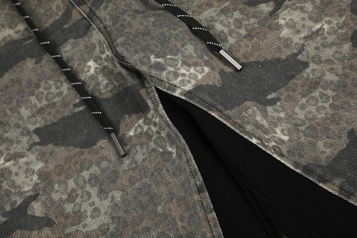 BLACK ENERGY LEOPARD CAMO PATCHWORK CARGO PANTS; Camo; garment construction detail