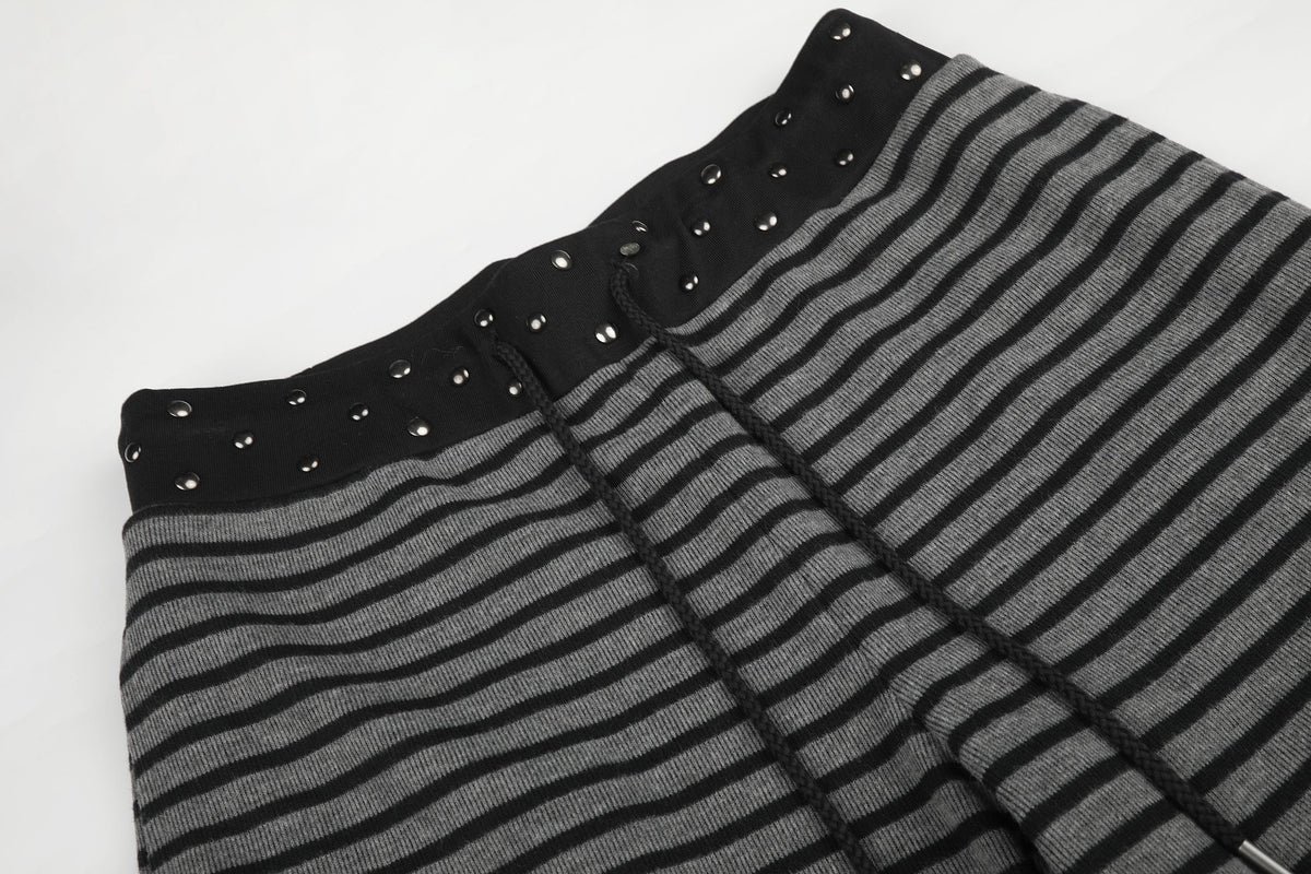 BLACK ENERGY STUDDED STRIPE BAGGY SWEATPANTS; Gray; design detail