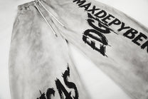 GEESAS DIAGONAL LETTER GRAPHIC SWEATPANTS; Gray; design detail
