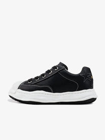 KAALIXTO STAR DETAIL SHELL TOE SNEAKERS; Black; overall product view