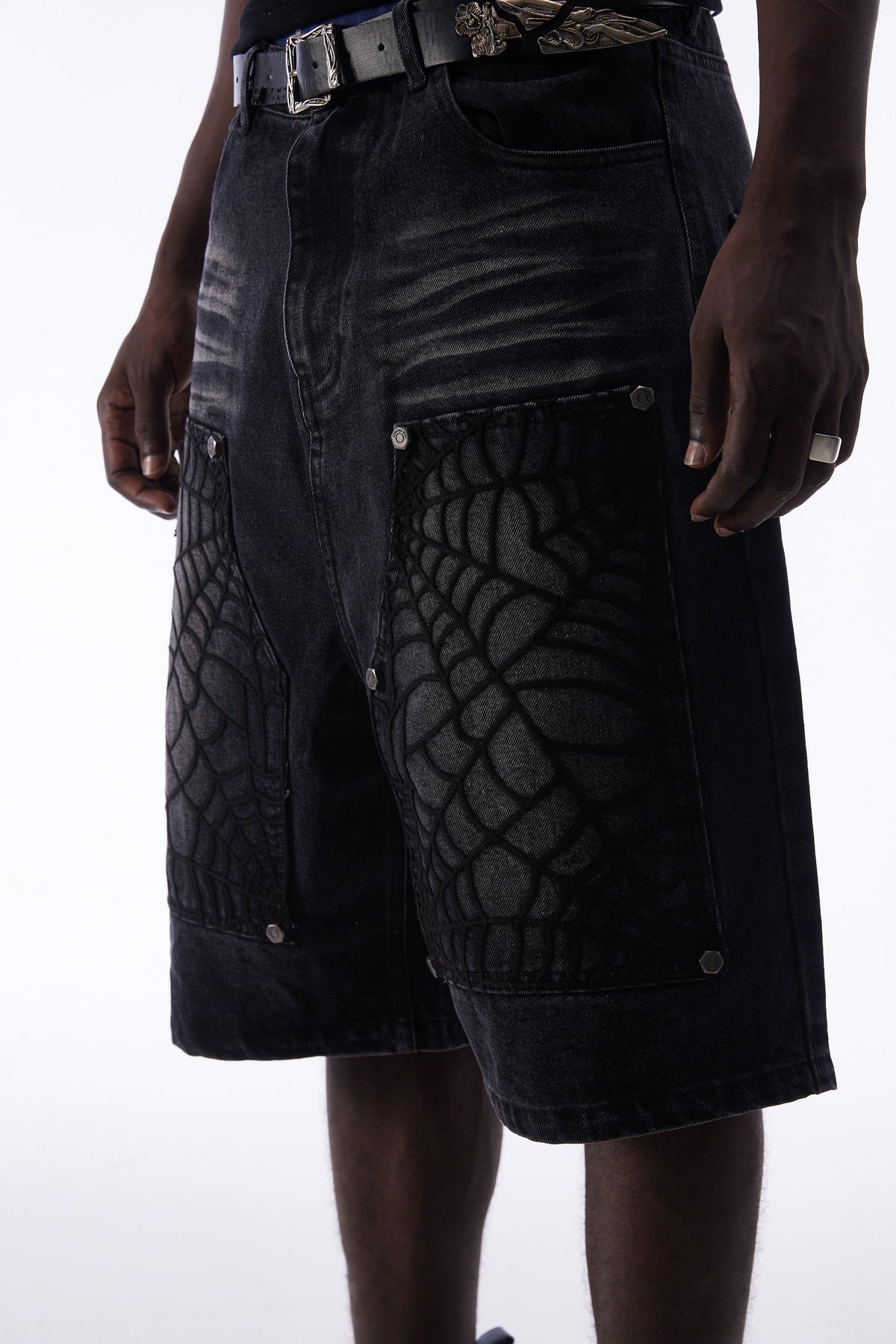 ATSF30 WASHED LONG JORTS; Black; model view
