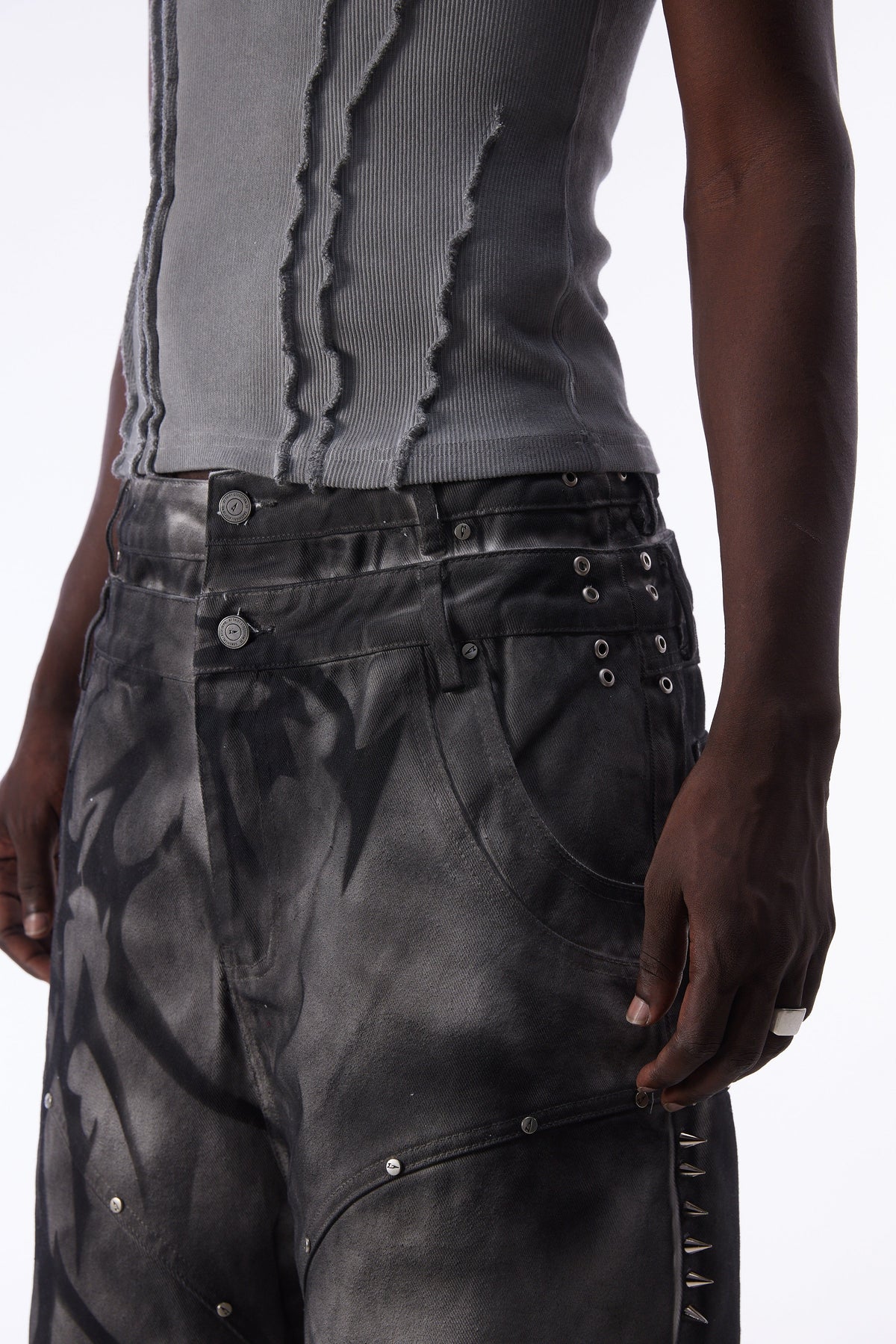 ATSF30 WASHED CARGO POCKET JORTS; Gray; model view