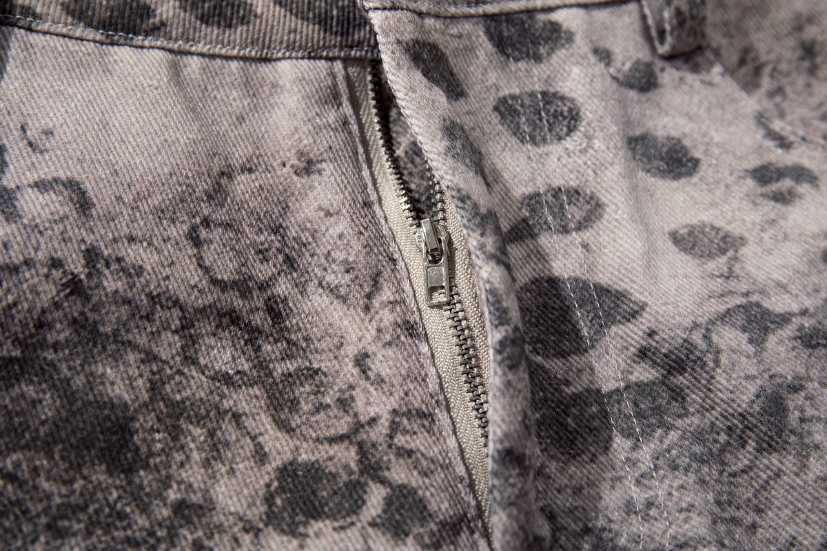 BF BORFEND LEOPARD PRINT STUDDED SHORTS; Gray; design detail
