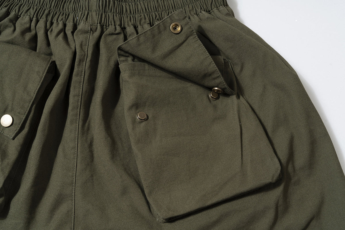 SOUNDLESS CLOUDBURST STACKED POCKET CARGO SHORTS; Olive; design detail