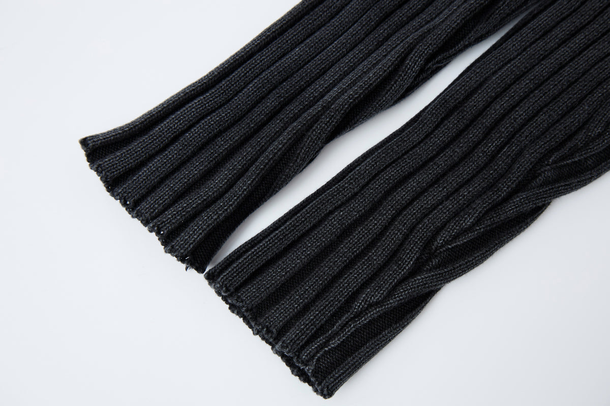 ATSF30 RIBBED HIGH NECK ZIP SWEATER; Black; garment construction detail
