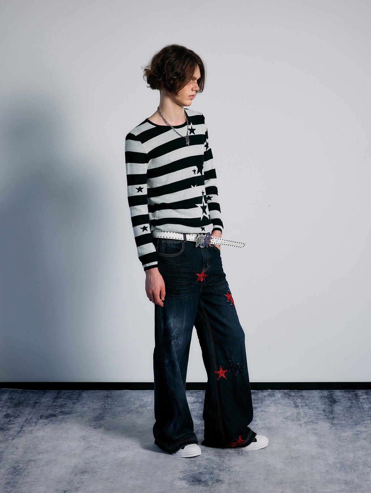 PAIKI STAR STRIPE GRAPHIC SWEATER; White; model view