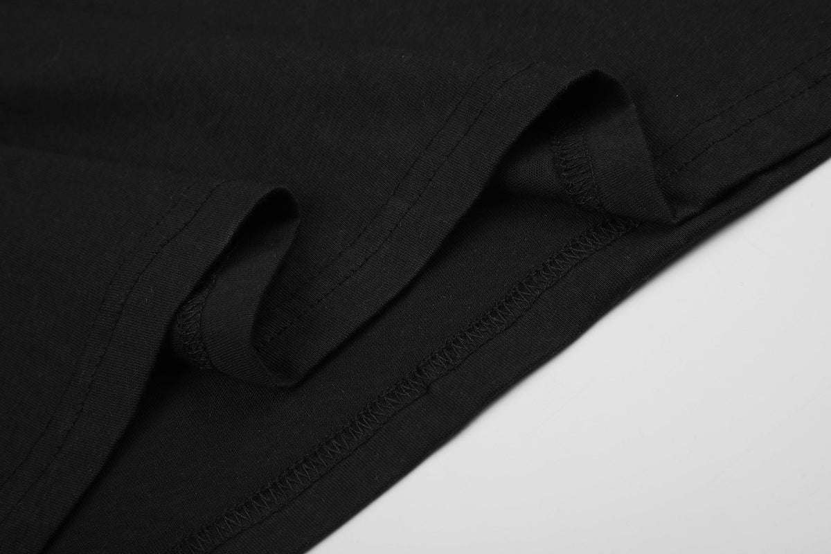 11KN SHOULDER SCRIPT SWEATSHIRT; Black; garment construction detail