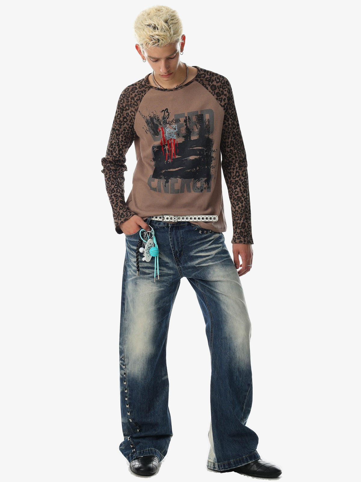 BLACK ENERGY LEOPARD SLEEVE PHOTO SWEATSHIRT; Brown; model view