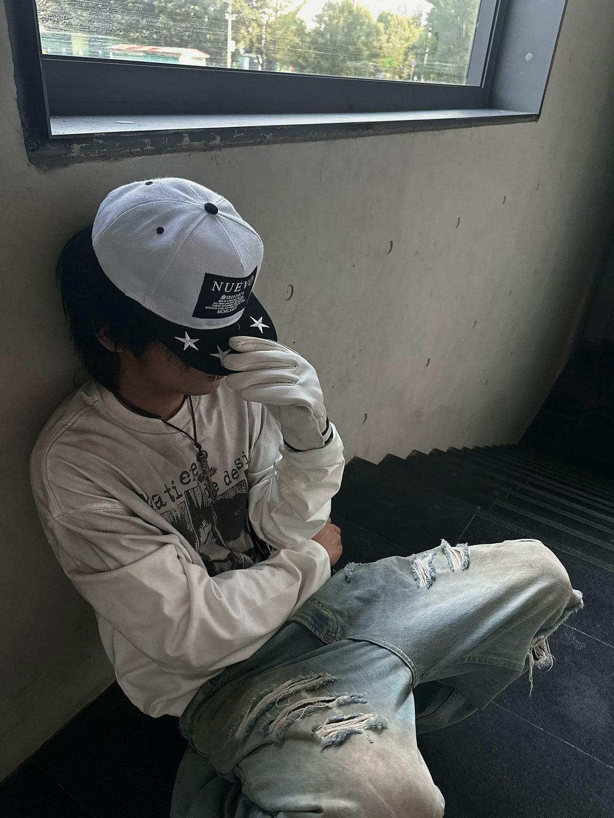 DETW WASHED PORTRAIT COLLAGE SWEATSHIRT; White; model view