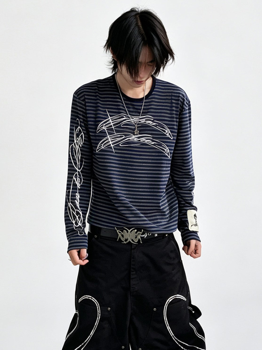 LUUUCAM STRIPED PATCH GRAPHIC SWEATSHIRT; Dark Blue; model view