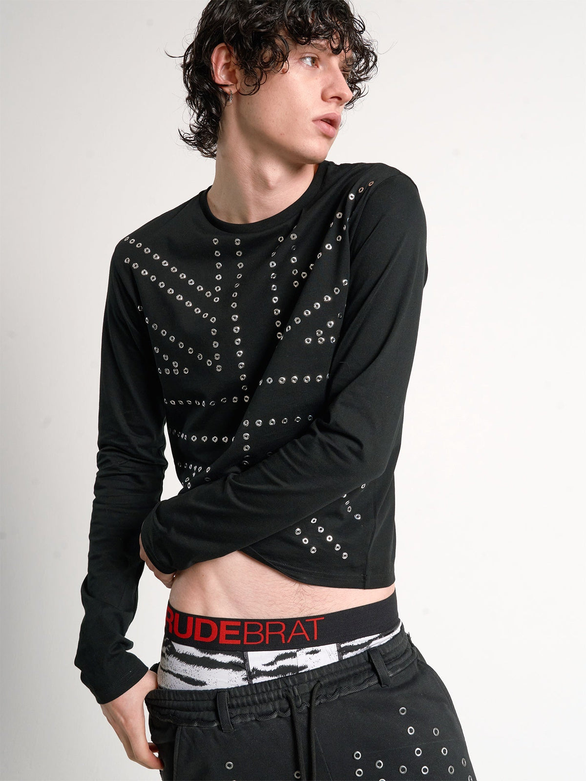 NO E MOSEN EYELET GRID SWEATSHIRT; Black; model view