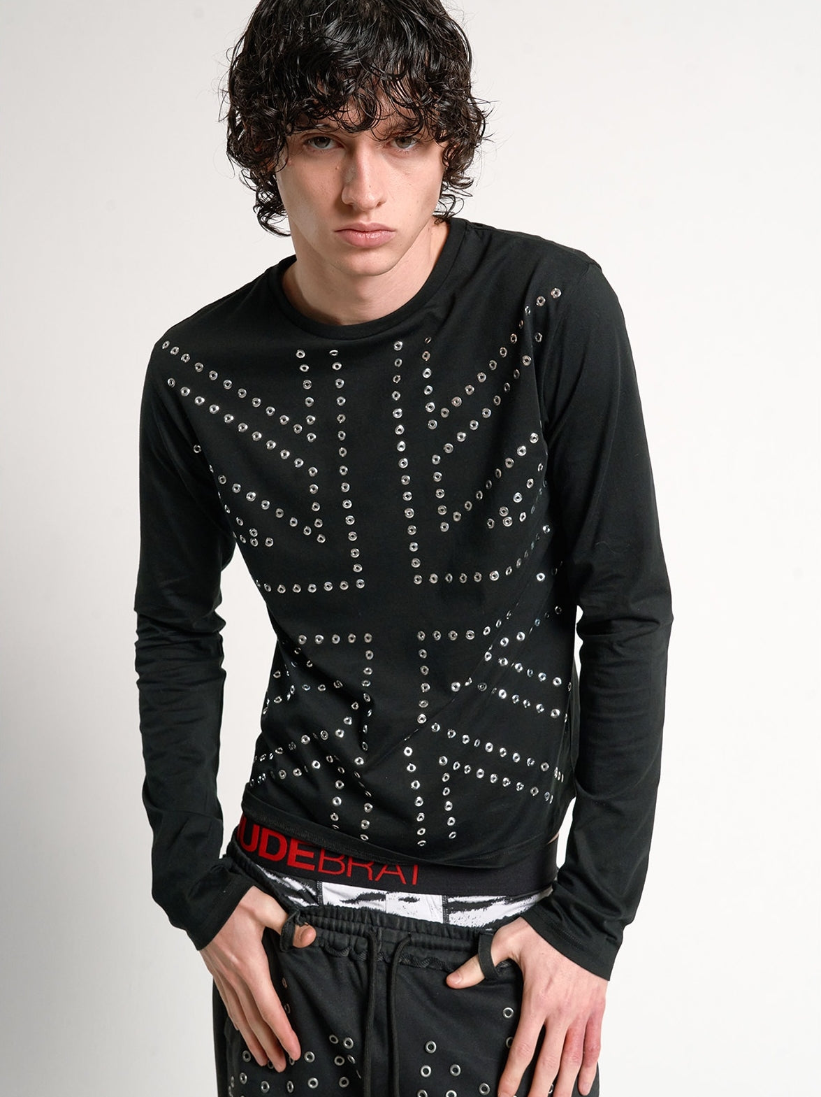 NO E MOSEN EYELET GRID SWEATSHIRT; Black; model view