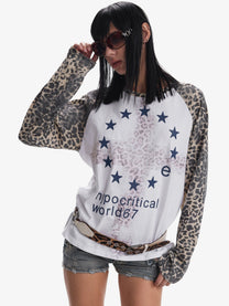 NO E MOSEN LEOPARD RAGLAN STAR SWEATSHIRT; White; model view