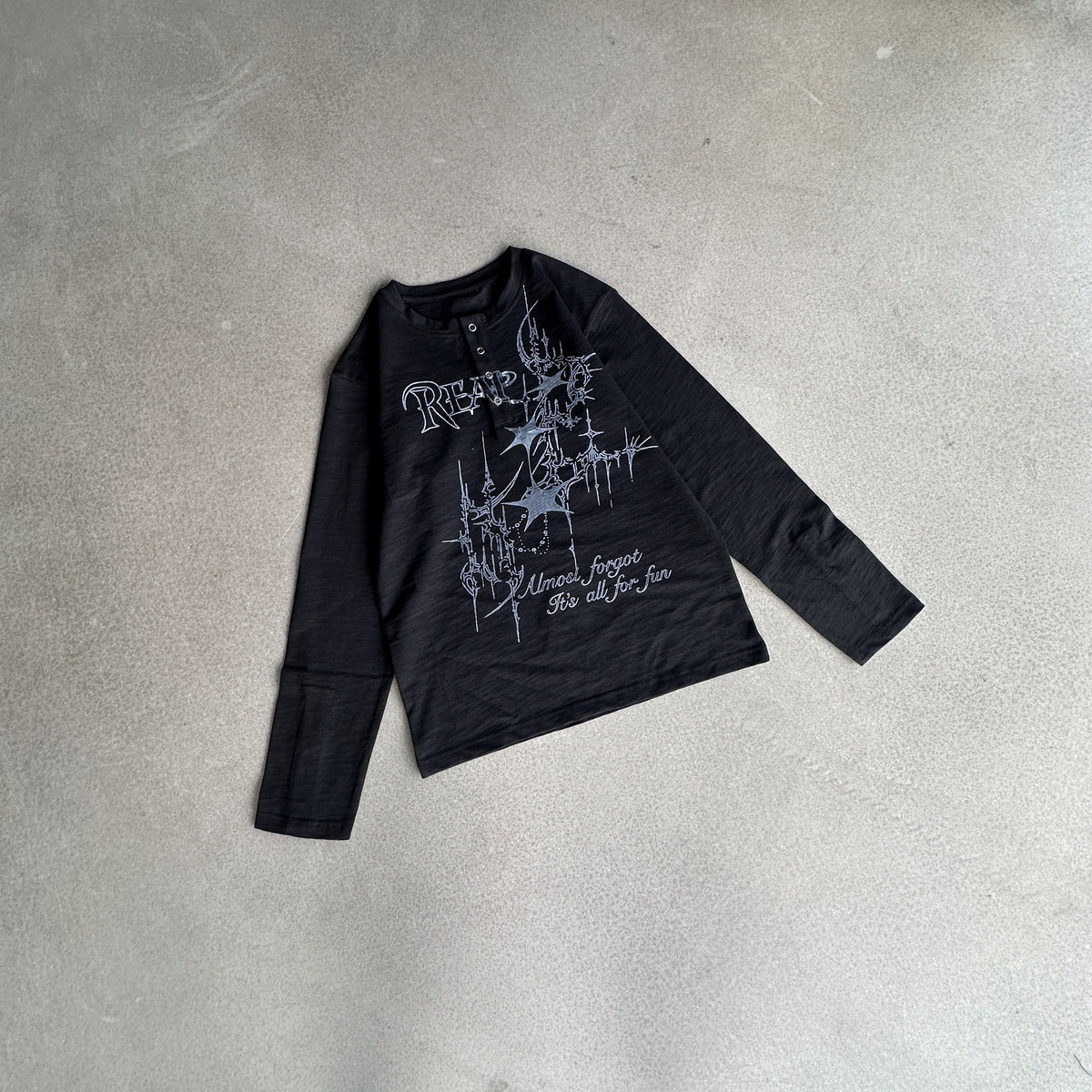 SMK MADE CHAIN STARBURST GRAPHIC SWEATSHIRT; Black; front view