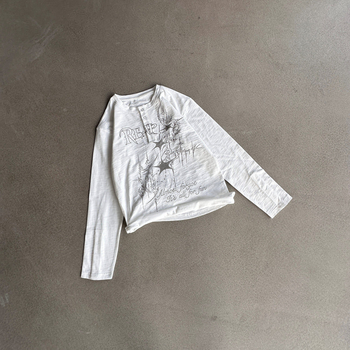SMK MADE CHAIN STARBURST GRAPHIC SWEATSHIRT; White; front view