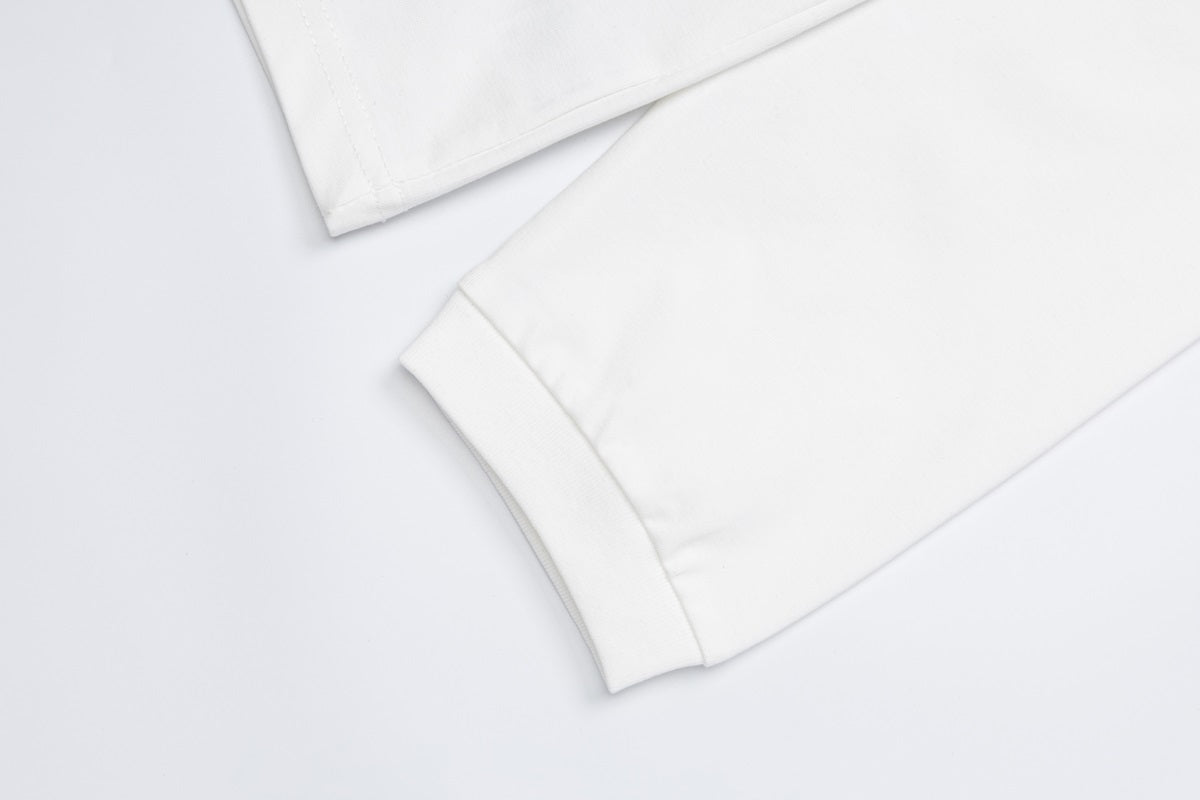 WOODLISE BLUE TYPOGRAPHY GRAPHIC SWEATSHIRT; White; garment construction detail