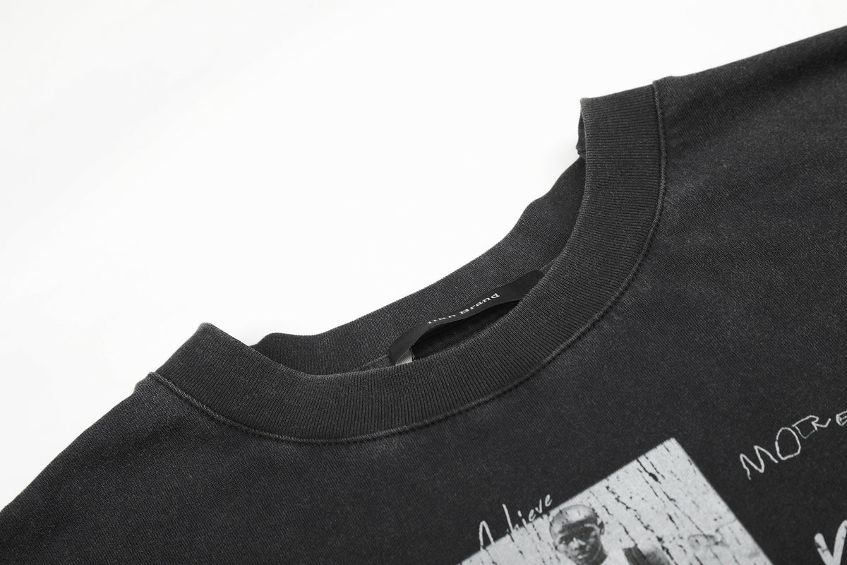 11KN PORTRAIT GRID GRAPHIC T-SHIRT; Black; garment construction detail