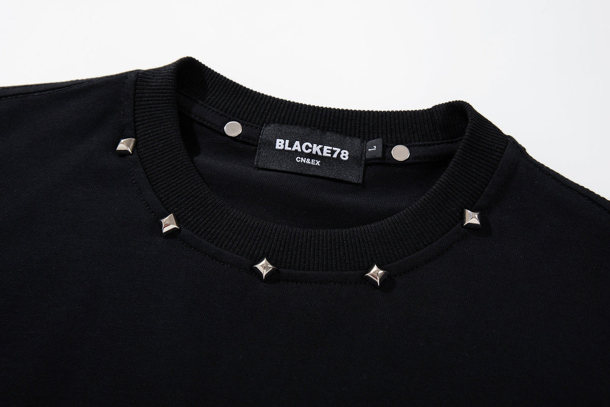BLACK E78 CAT PORTRAIT SLOGAN T-SHIRT; Black; garment construction detail