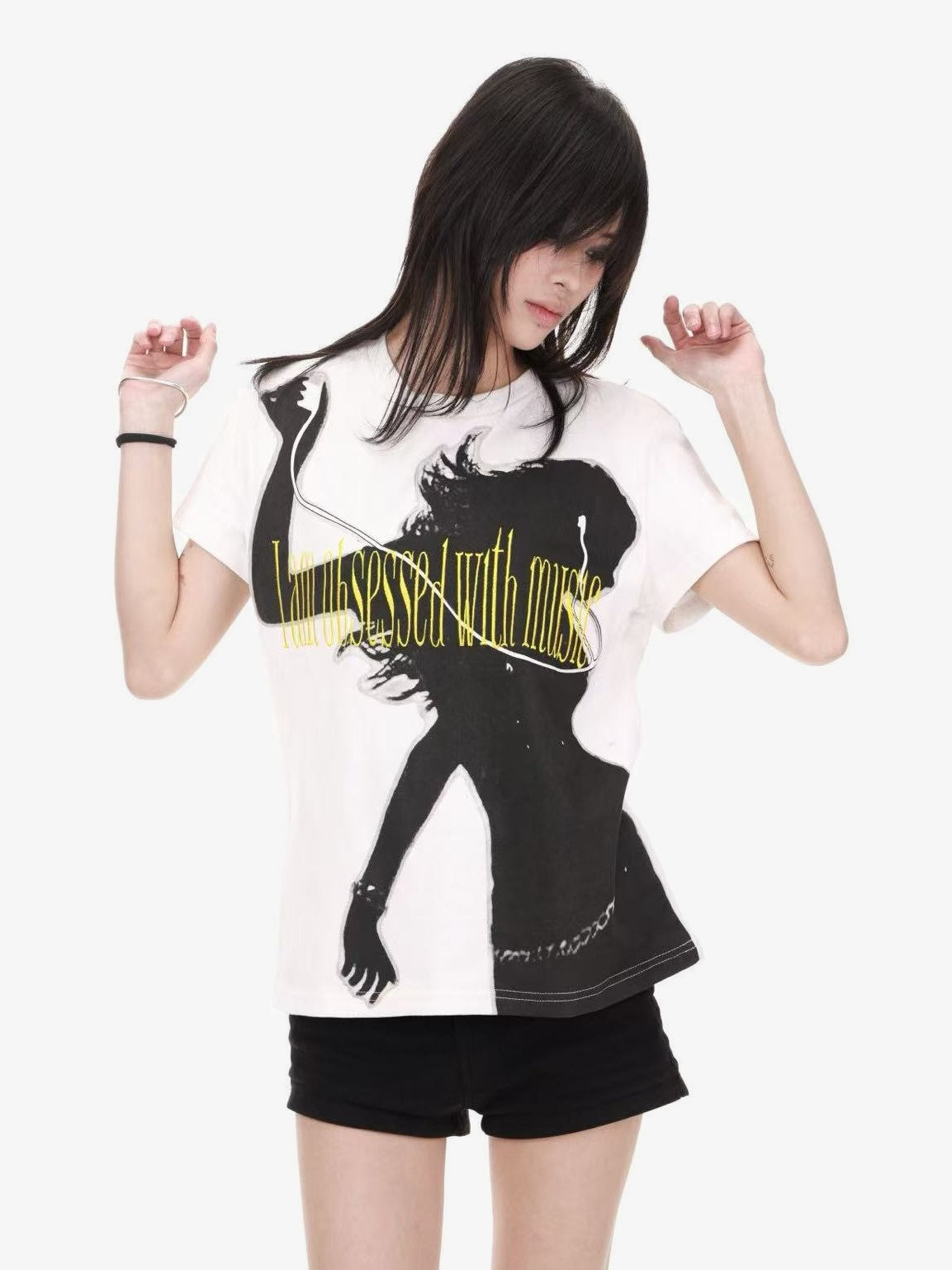 DETW SILHOUETTE LETTERING GRAPHIC T-SHIRT; White; model view
