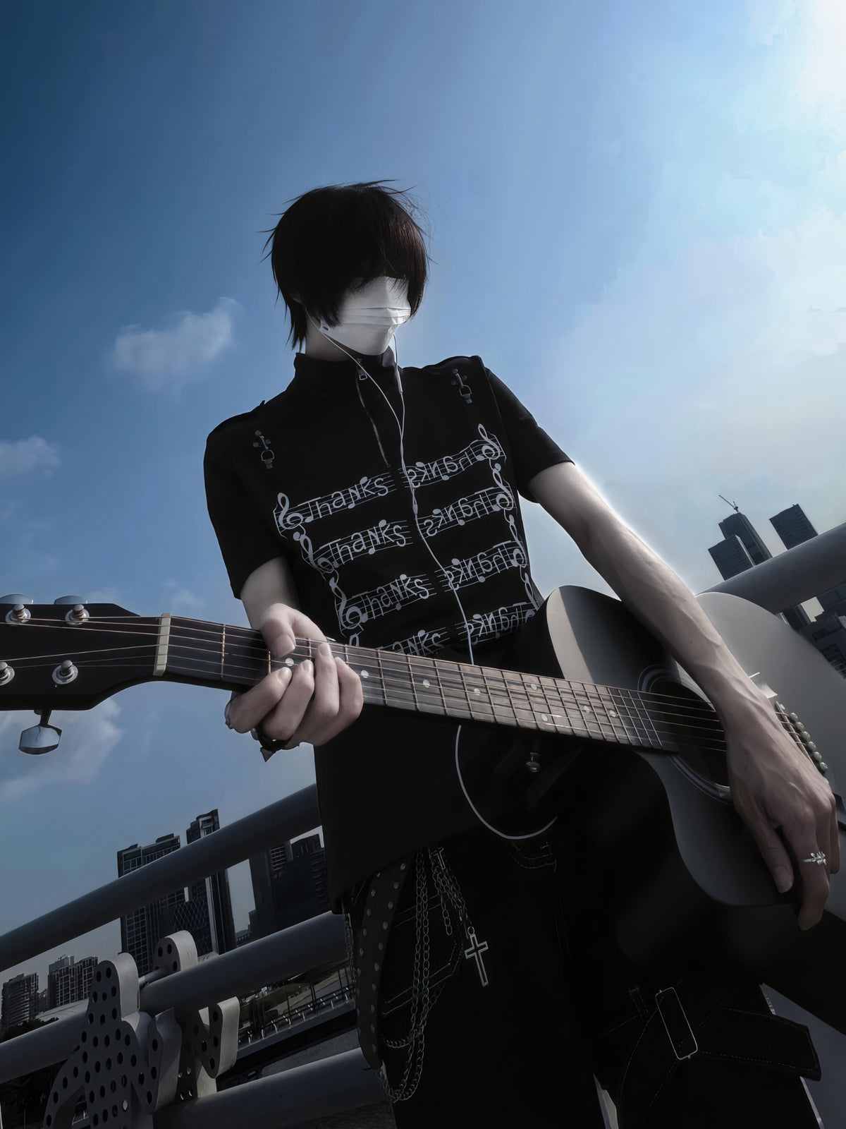 PAIKI SCRIPT ZIP COLLAR T-SHIRT; Black; model view