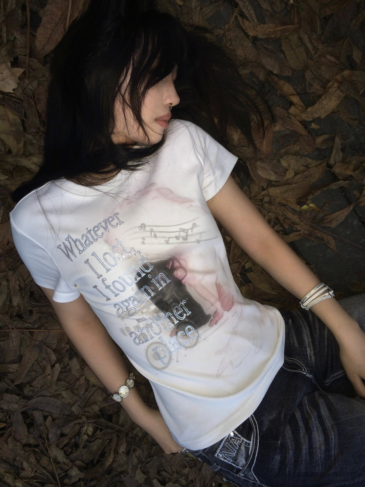 WASE LETTERING COLLAGE GRAPHIC T-SHIRT; White; model view