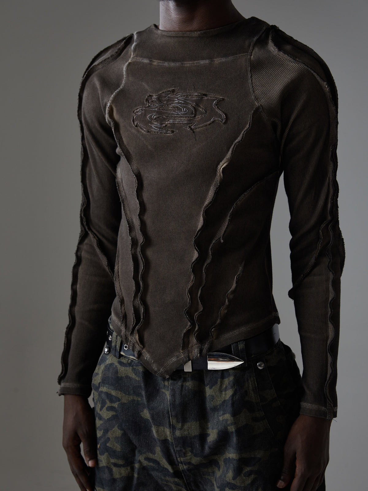 ATSF30 | Sculpted Seam Pointed Hem Sweatshirt - product detail