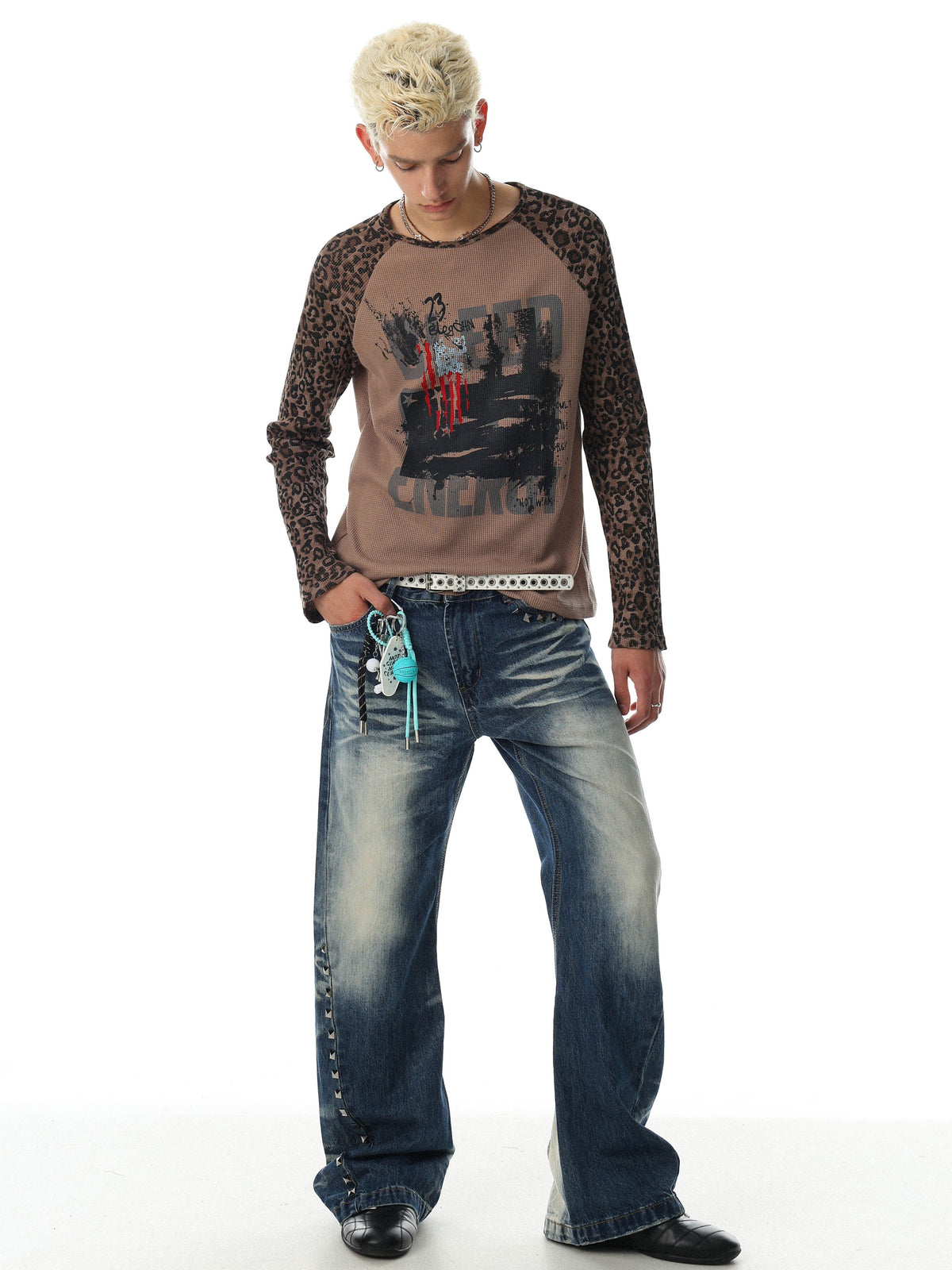 BLACK ENERGY | Leopard Sleeve Photo Collage Sweatshirt - product detail